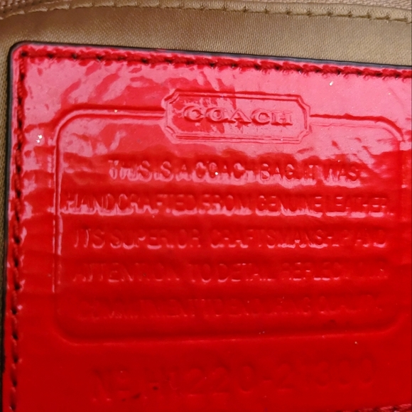 Coach patent leather red purse - Picture 5 of 7